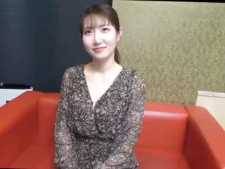 消防员卖掉他们的日历，我在他们面前炫耀，他们射精 Xiāofáng yuán mài diào tāmen de rìlì, wǒ zài tāmen miànqián xuànyào, tāmen